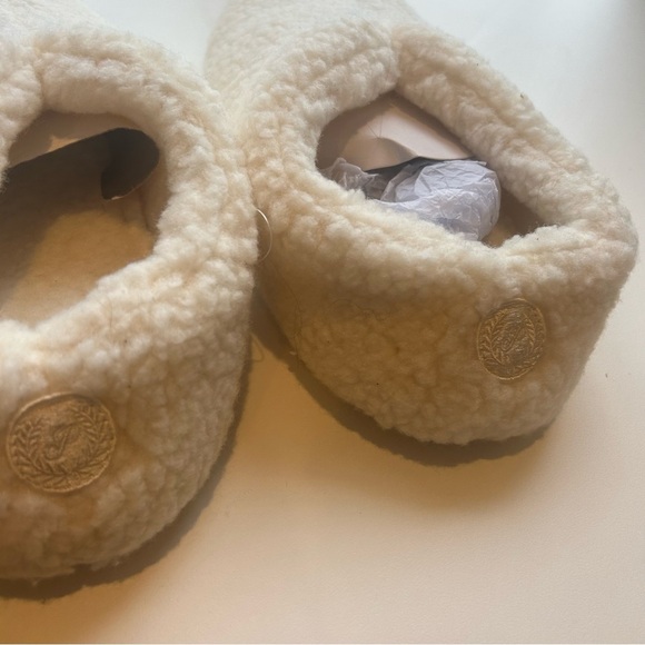 Unbranded boutique NEW cream colored cozy sherpa slippers ladies Large,  7-9.5 - Picture 4 of 6
